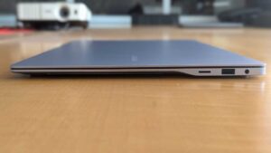 Samsung Galaxy Book4 Edge 16 Anschlüsse rechts