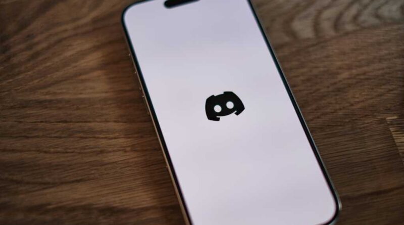 Discord loading logo on a mobile phone