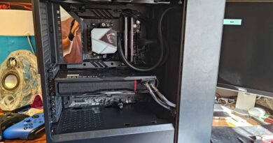 Gaming desktop PC peek internal components