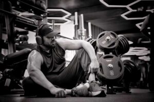 David Reddy - Manchu Manoj flexes muscles with macho look