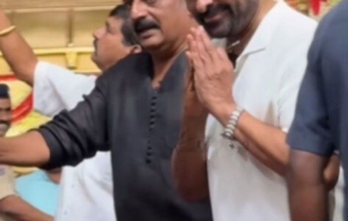 Prakash Raj turns bodyguard for Chiranjeevi