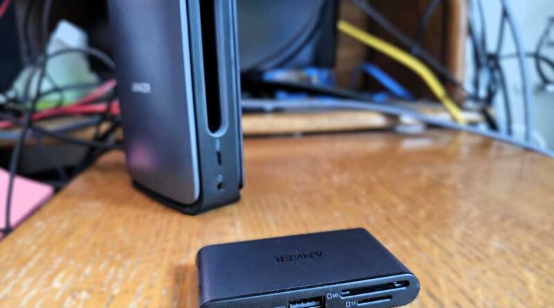 Anker 13 in 1 nano dock with removeable hub 7