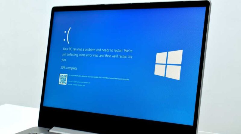 Windows 11 blue screen crash error on laptop screen