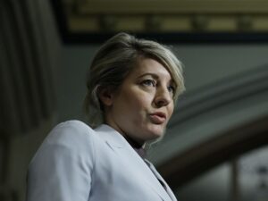 Joly rejects ‘cars in a kit’ for Stellantis to build EVs