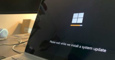 Windows 11 system update message on a laptop screen