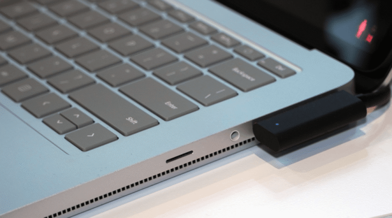 Microsoft Surface Laptop Studio 2 ports right