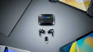 Razer Hammerhead V3 HyperSpeed wireless gaming earbuds