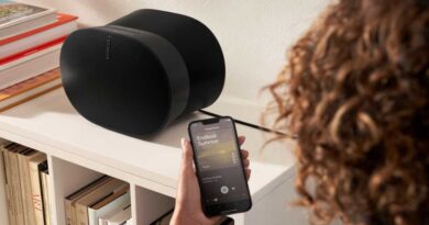 Sonos Era 300 speaker with phone