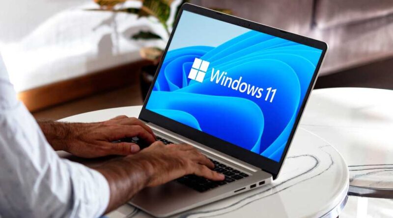 Windows 11 Startbildschirm auf Laptop Windows 11 Logo