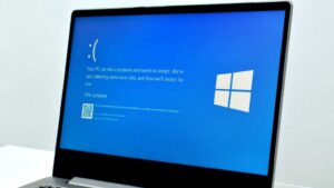 Windows 11 blue screen crash error on laptop screen