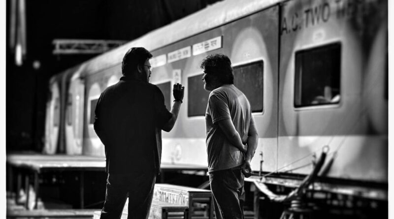 Aadarsha Kutumbam shoot in a train