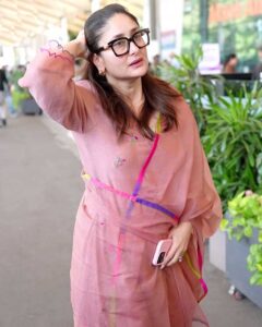 Kareena skips long queues at Airport - Attracts wrath