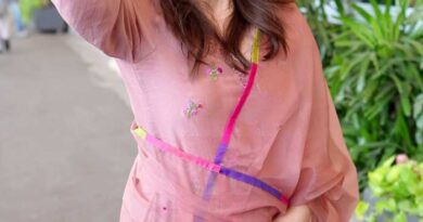 Kareena skips long queues at Airport - Attracts wrath