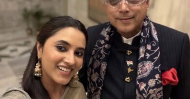 MP Shashi Tharoor shoots Priyanka Mohan