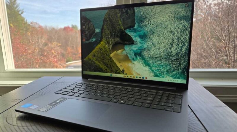 Lenovo IdeaPad Slim 5i angled