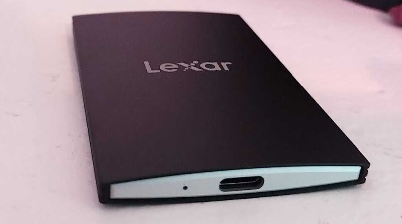 Lexar SL500 hero