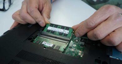Acer Aspire E15 installing RAM at an angle