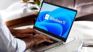 Windows 11 Startbildschirm auf Laptop Windows 11 Logo