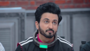 Dheeraj Dhoopar clarifies he's not in 'any group' when Farah Khan questions him