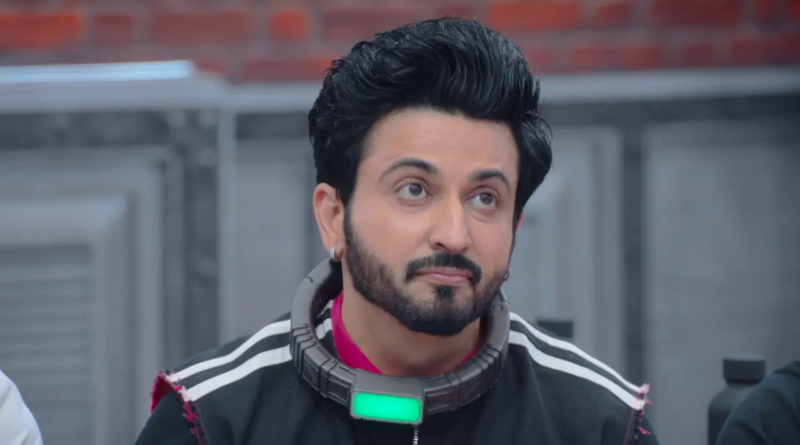 Dheeraj Dhoopar clarifies he's not in 'any group' when Farah Khan questions him