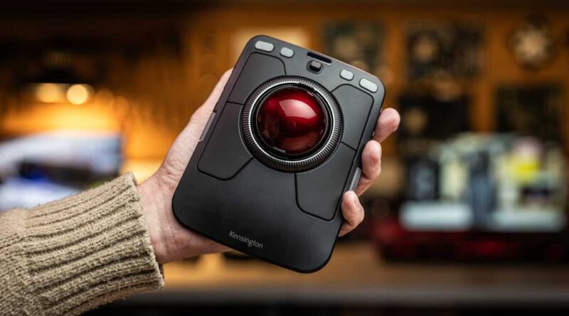 Expert Mouse Pro TB900 EQ trackball mouse held in hand