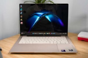 HP OmniBook Ultra 14 hero