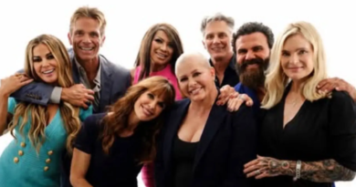 Erika Eleniak shares rare photo with original cast