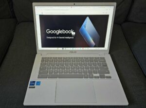 Google Googlebook on Chromebook wide