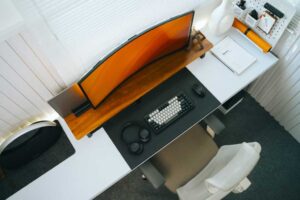 Clean PC workspace no clutter edit