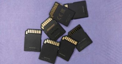 Pile of SD cards that could be broken or inoperable