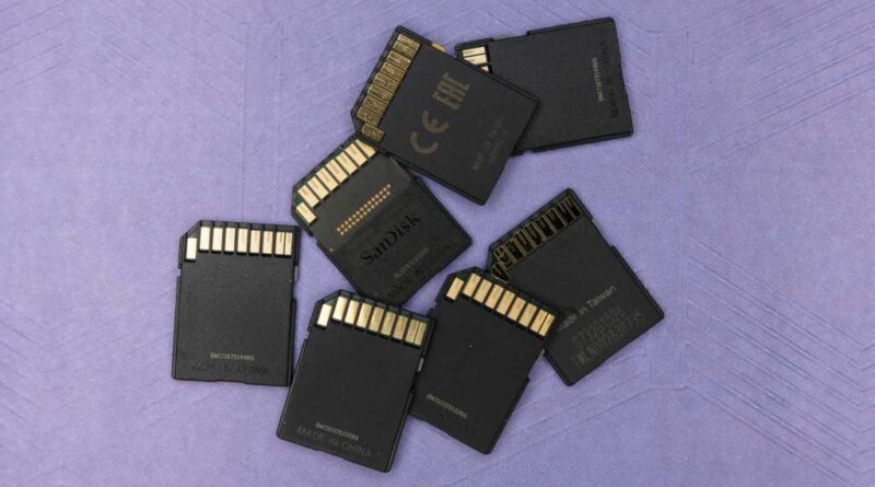 Pile of SD cards that could be broken or inoperable