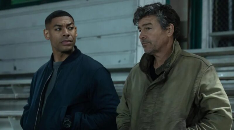 How Kyle Chandler's late father influence his character's bond with co-star?