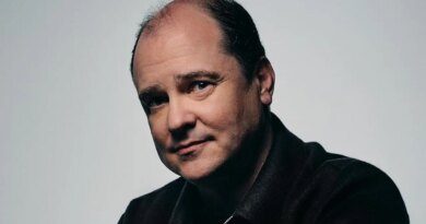 Mike Flanagan says 1,400 actors were screened for titular role