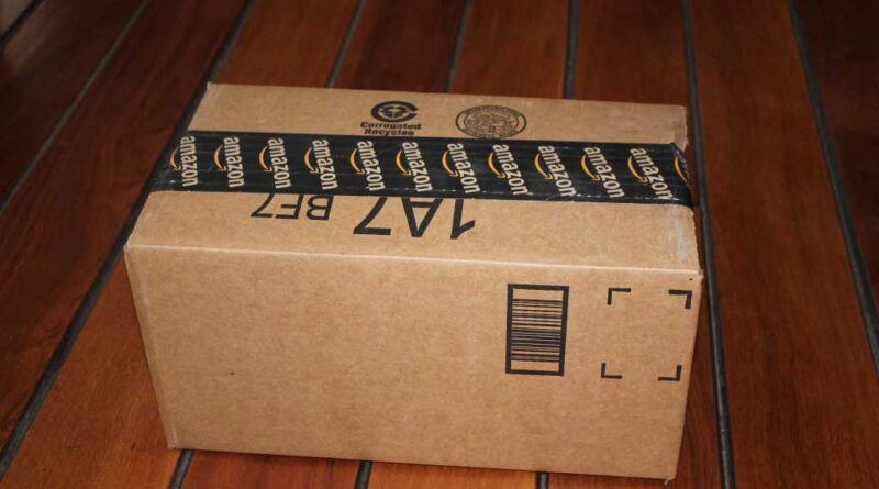 amazon box pixabay josemiguels